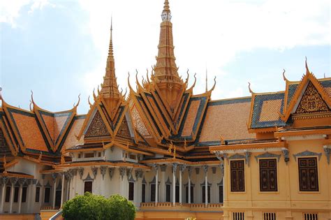  A Cidade Dourada: Uma Visão Celestial e Detalhada da Arquitetura Khmer