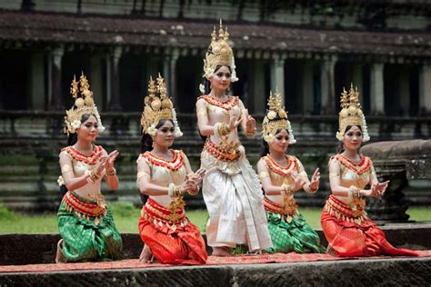 Apsara Dancing in Paradise! Delicate Watercolors and Symbolic Composition in Thai Art