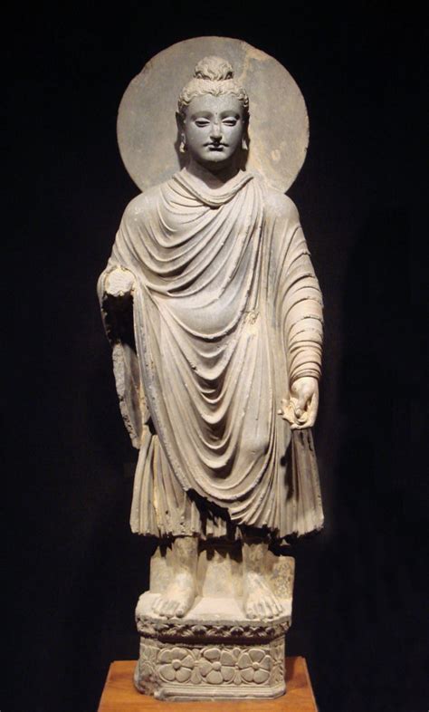  “O Abraço Celestial”: Uma Exploração em Detalhes da Escultura Budista de Gandhara